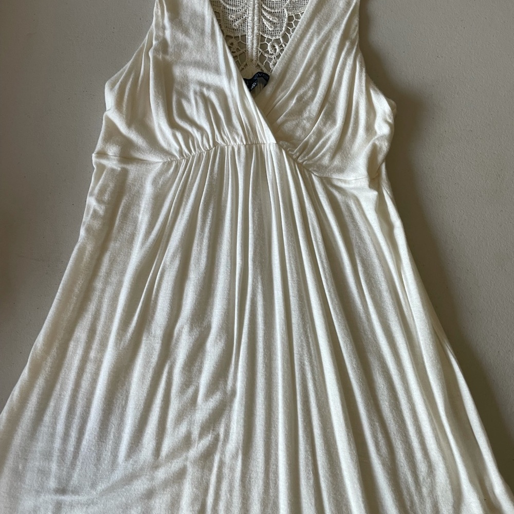 Blueheaver cream colored top w/laced butterfly